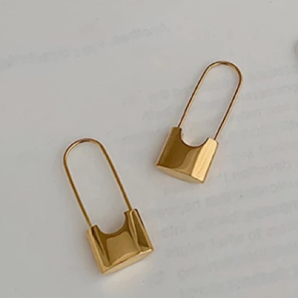 💛Insta 18K gold plated lock earrings - Picture 4 of 5